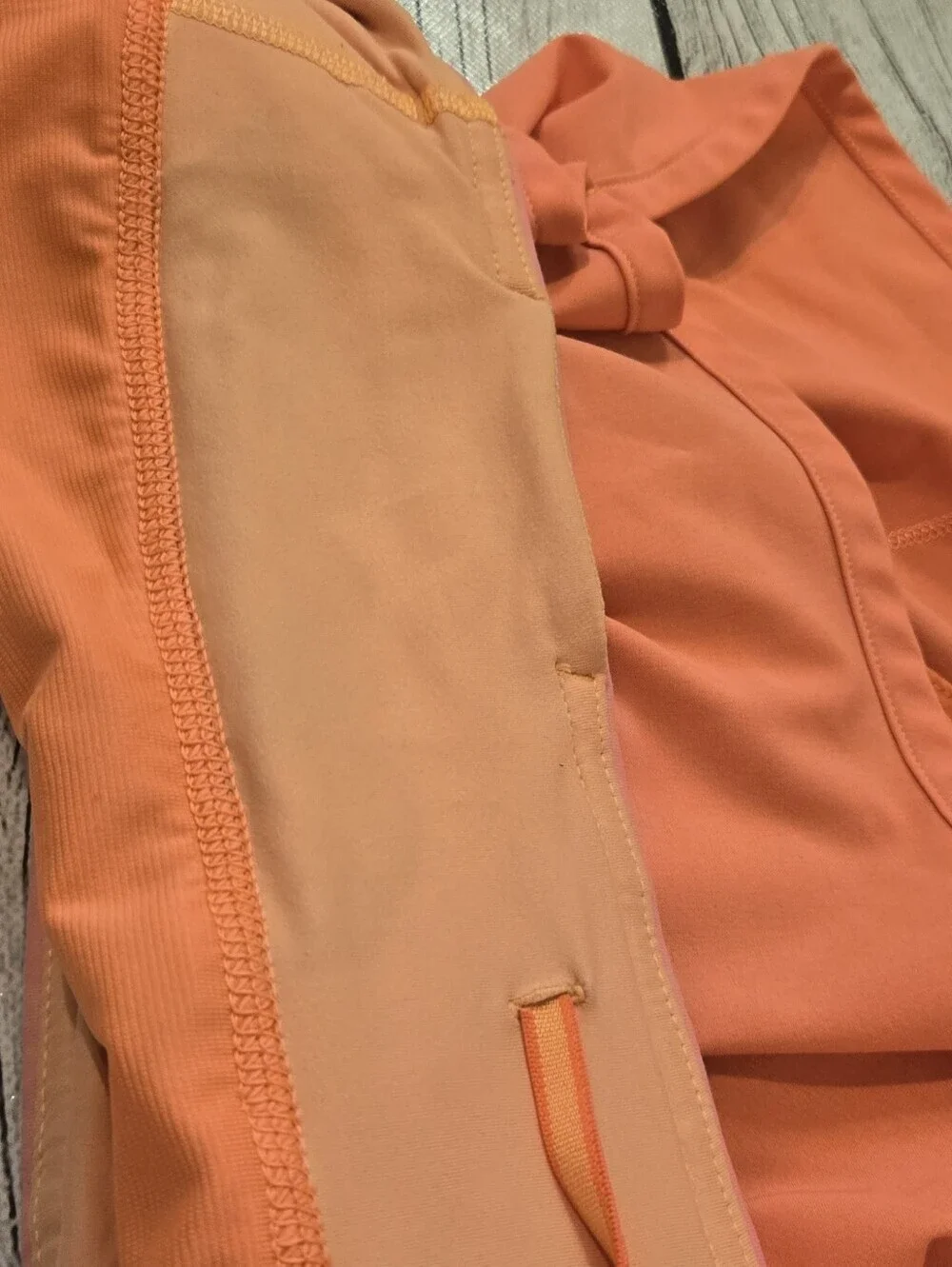 Lululemon Run Speed Shorts Coral Orange Pink Waistband Size 10 Zip Pocket